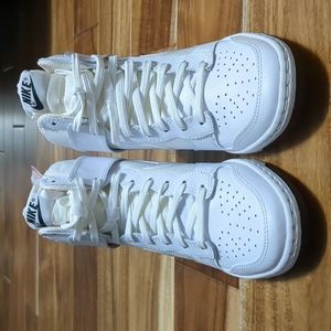 NEW. Nike wedge runners size 6. White.